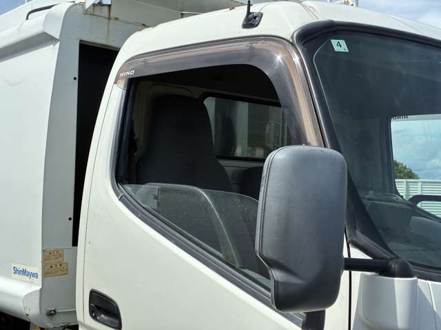 Hino Dutro 9