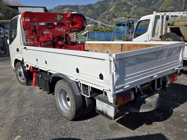Hino Dutro 3
