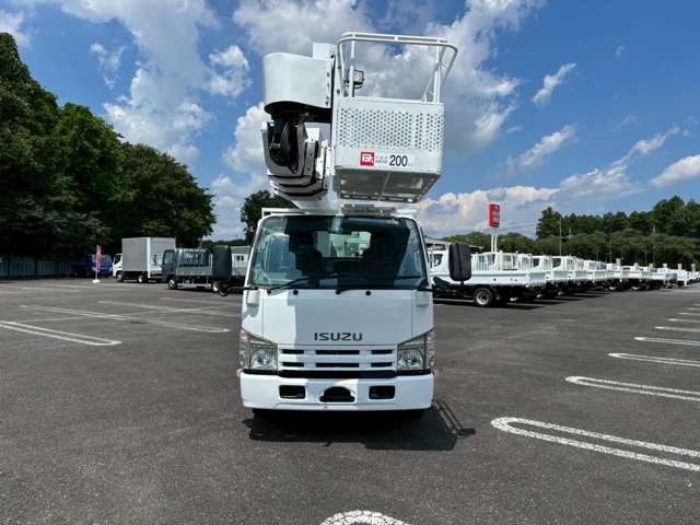 Isuzu Elf 2