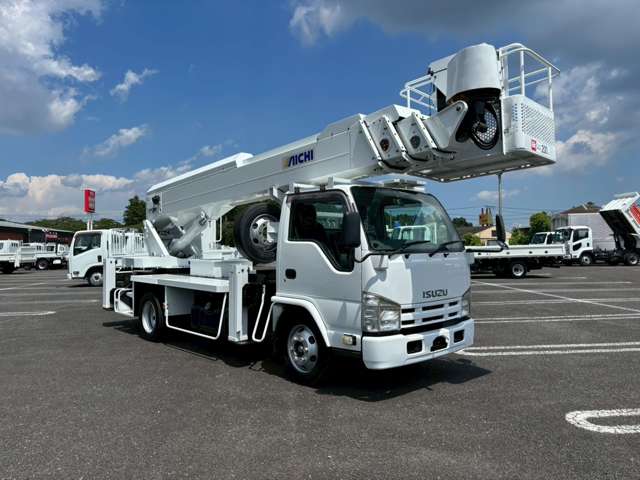 Isuzu Elf 3