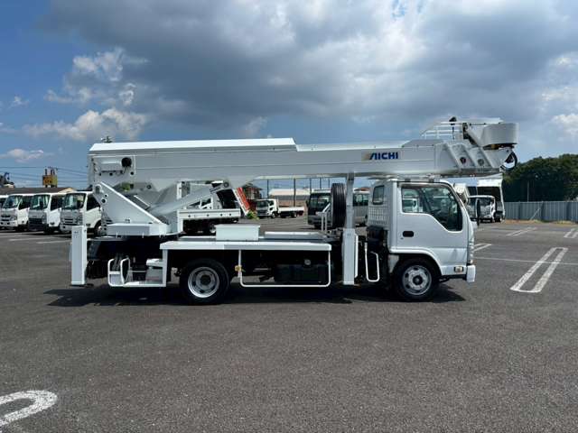 Isuzu Elf 4