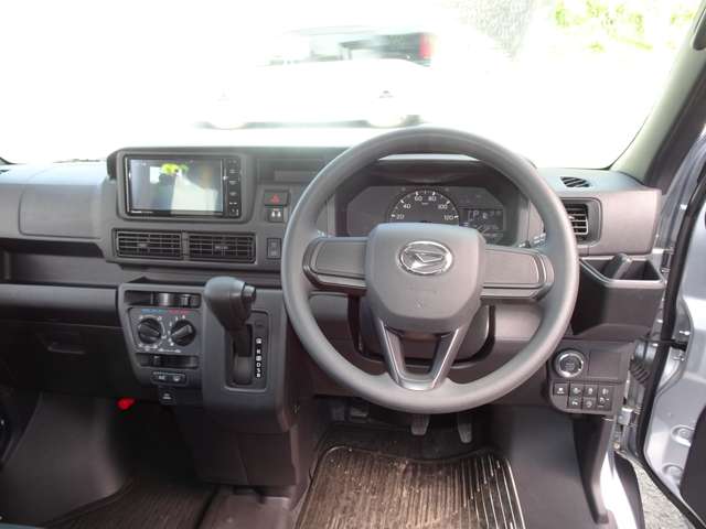Daihatsu Hijet Cargo 6