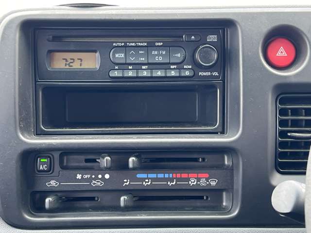 Daihatsu Hijet Cargo 4