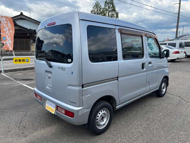 Daihatsu Hijet Cargo 8