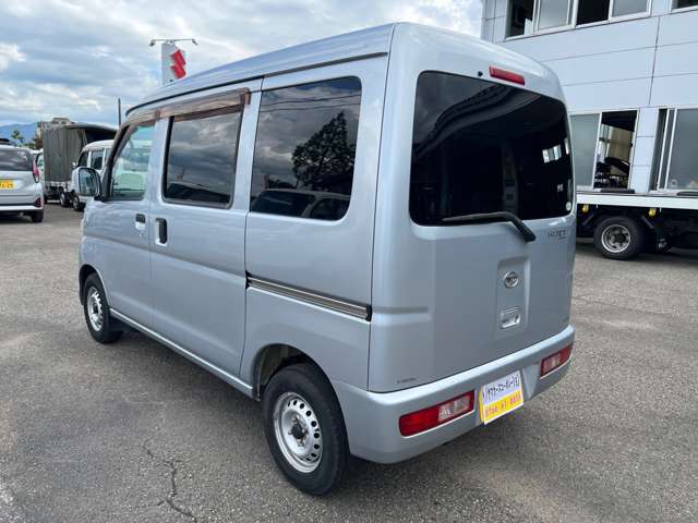Daihatsu Hijet Cargo 10