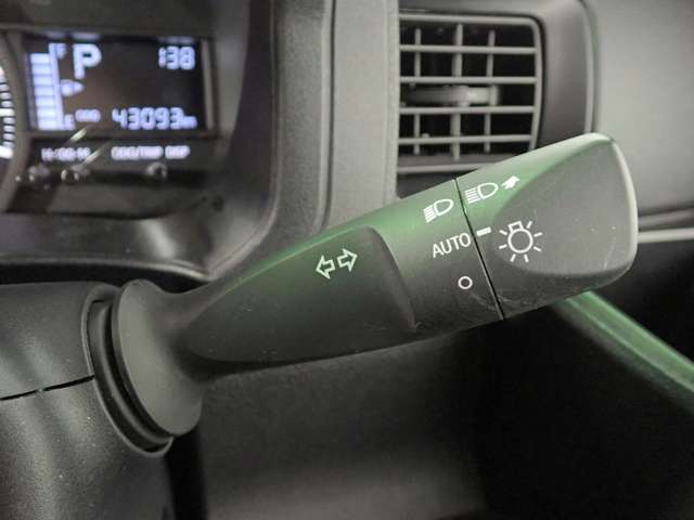 Daihatsu Hijet Deck Van 8