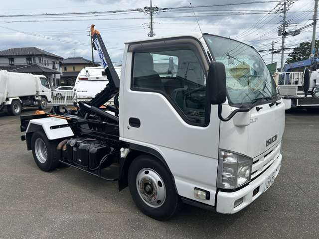 Isuzu Elf 3