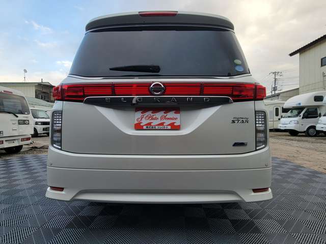 Nissan Elgrand 11