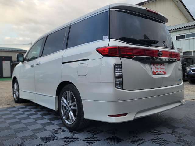 Nissan Elgrand 7