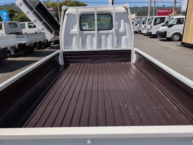 Mazda Bongo Truck 4