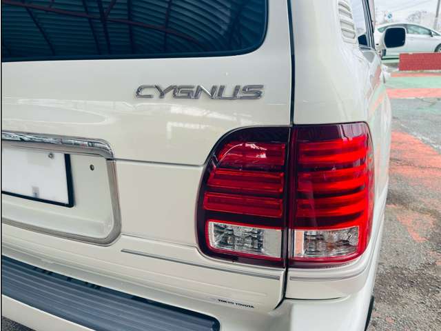 Toyota Land Cruiser Cygnus 12