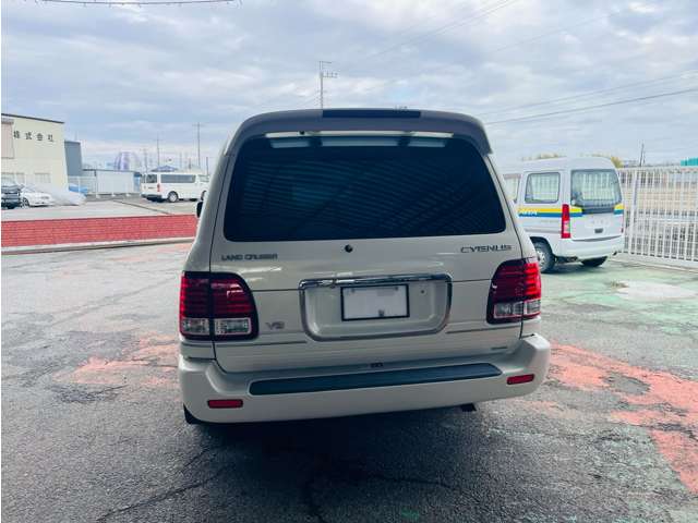Toyota Land Cruiser Cygnus 9