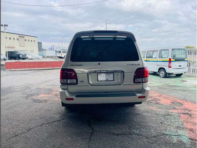 Toyota Land Cruiser Cygnus 10