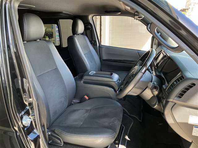Toyota Hiace Van 11