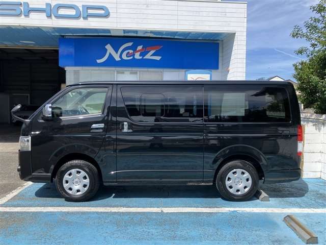 Toyota Hiace Van 4
