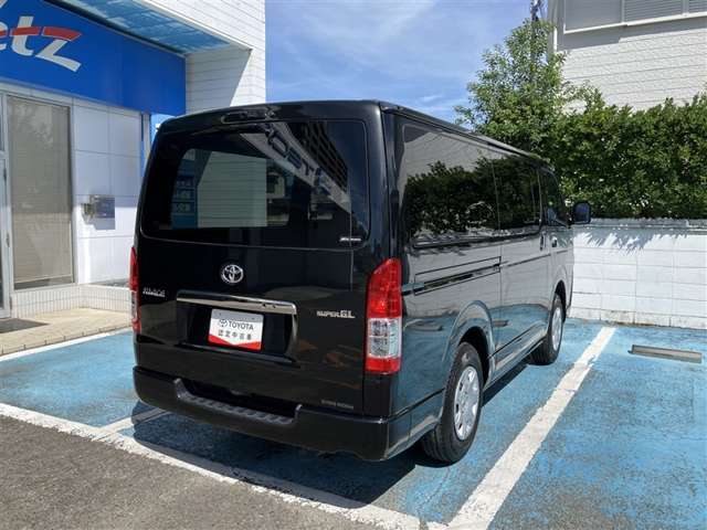 Toyota Hiace Van 6