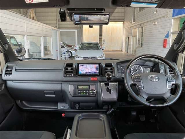 Toyota Hiace Van 8