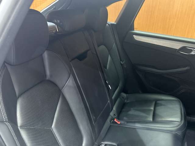 Porsche Macan 8