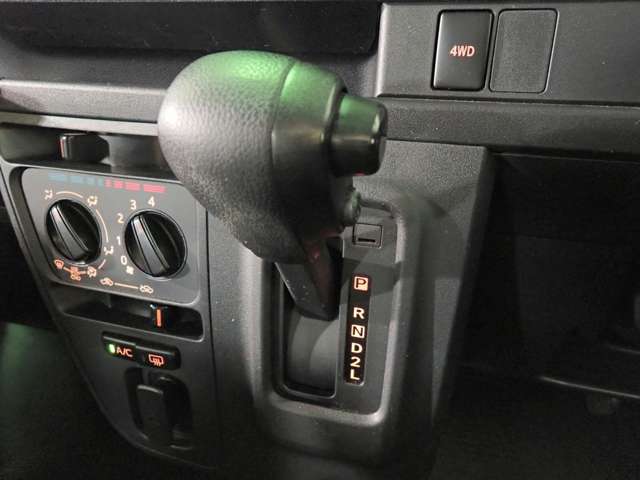 Toyota Pixis Van 12