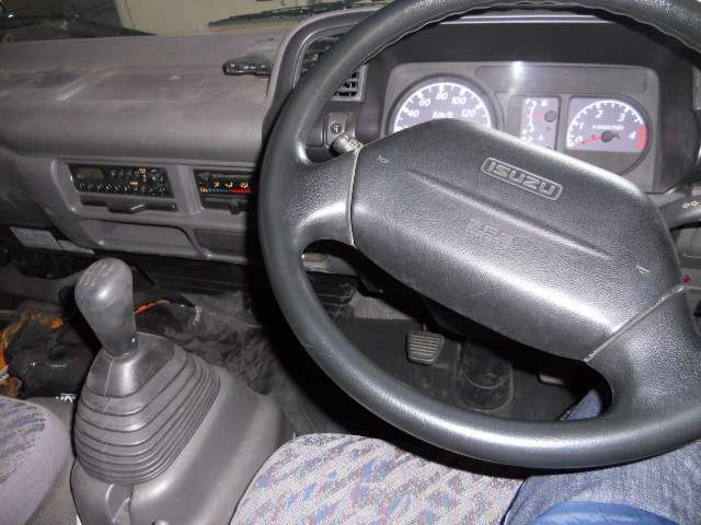 Isuzu Elf 7