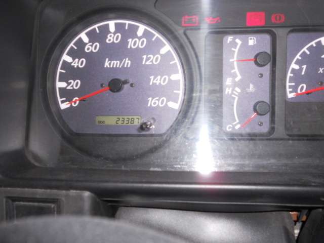 Isuzu Elf 8
