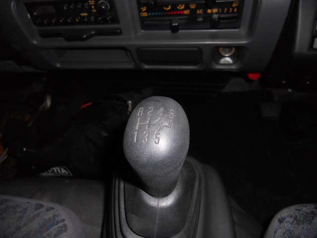 Isuzu Elf 9