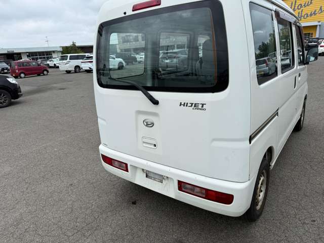 Daihatsu Hijet Cargo 12