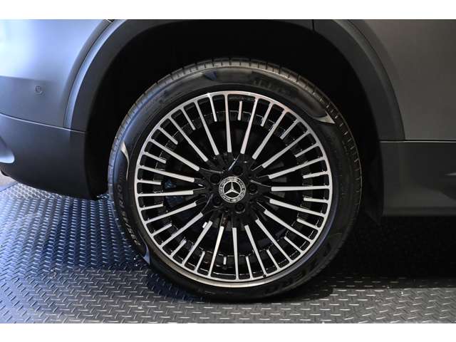 Mercedes-Benz EQB 11