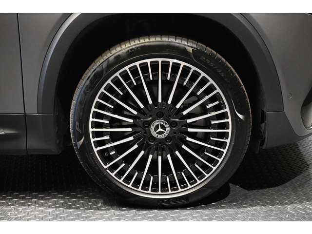 Mercedes-Benz EQB 10