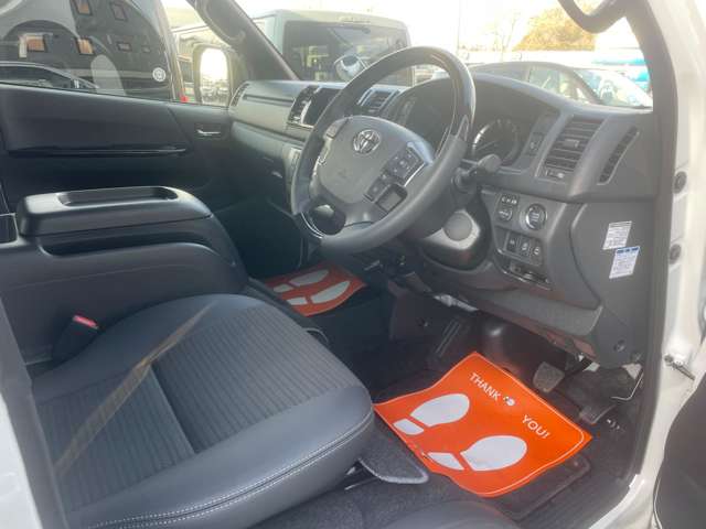 Toyota Hiace Van 12