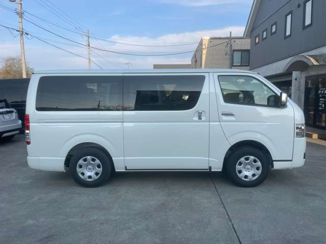 Toyota Hiace Van 4