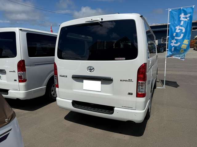 Toyota Hiace Van 5
