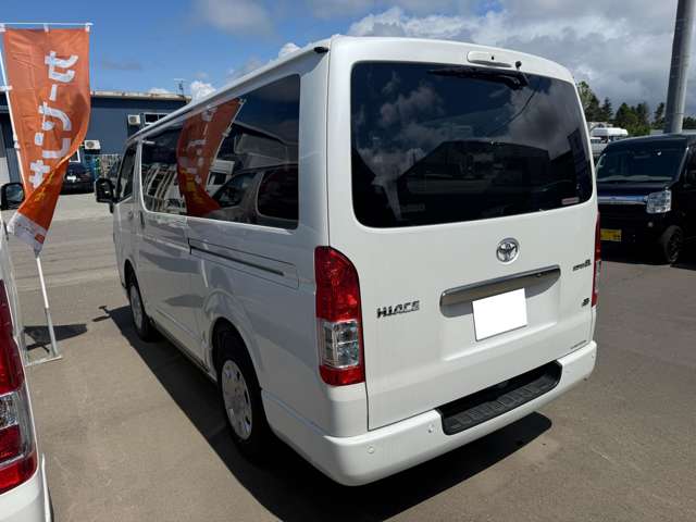 Toyota Hiace Van 6