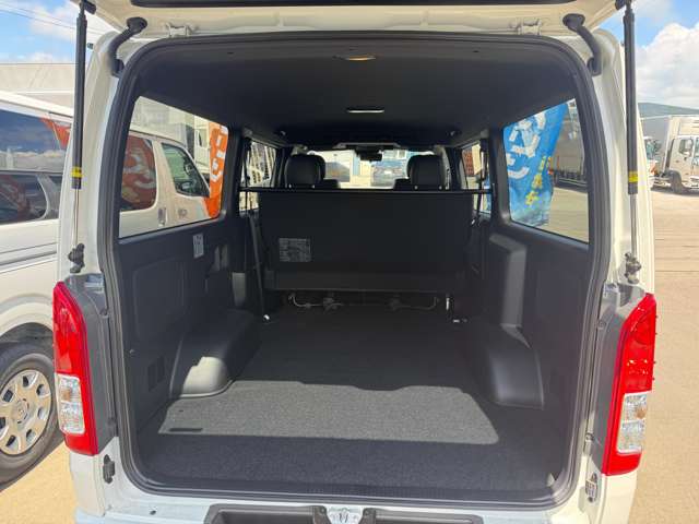 Toyota Hiace Van 7
