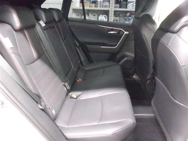 Toyota RAV4 PHV 12