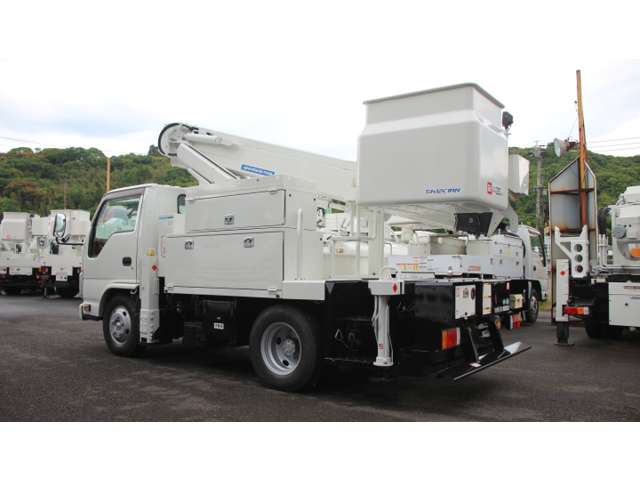 Isuzu Elf 4