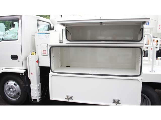 Isuzu Elf 7