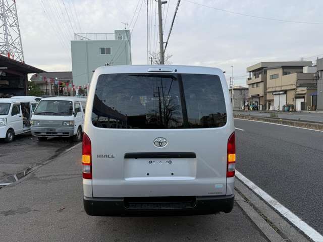 Toyota Hiace Van 11