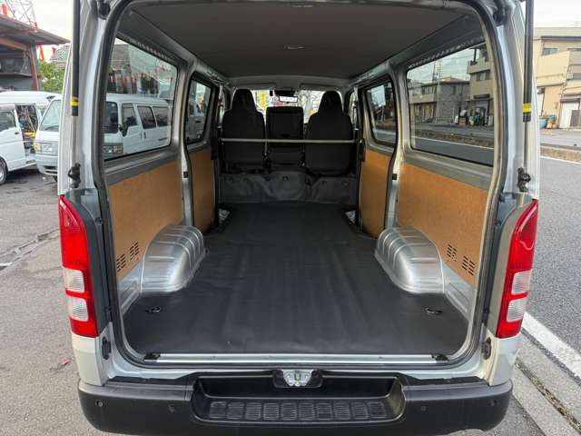 Toyota Hiace Van 12