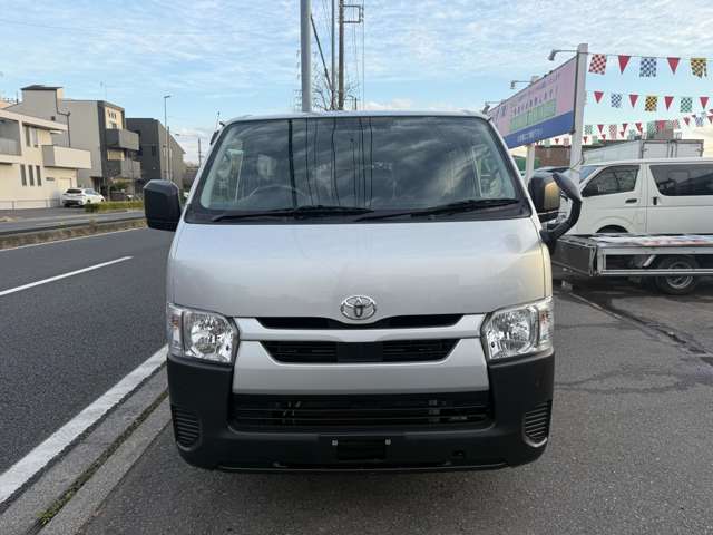 Toyota Hiace Van 4