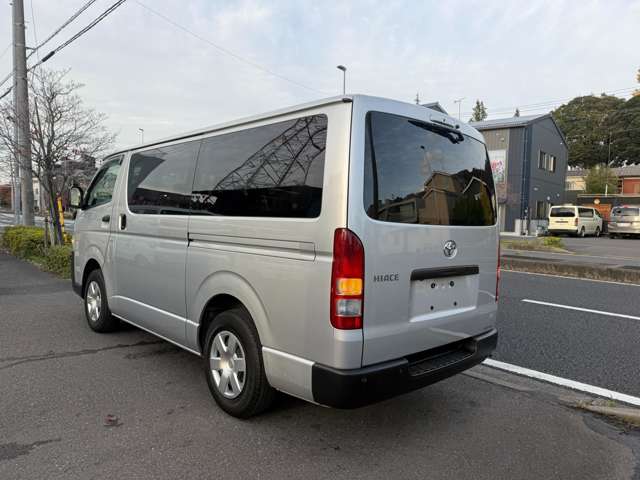 Toyota Hiace Van 5