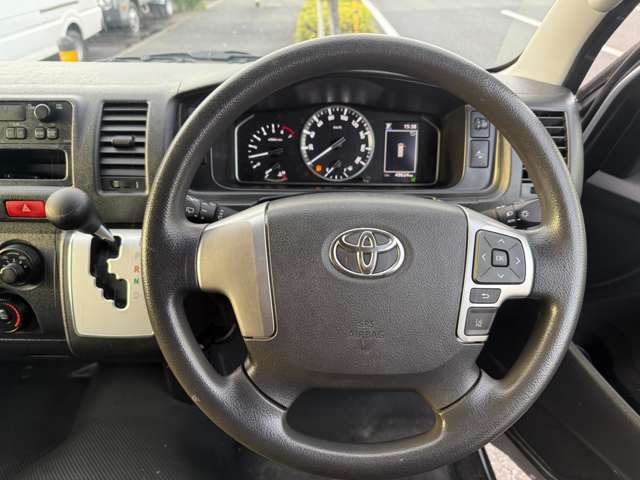 Toyota Hiace Van 7