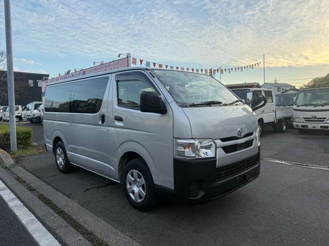 Toyota Hiace Van 8