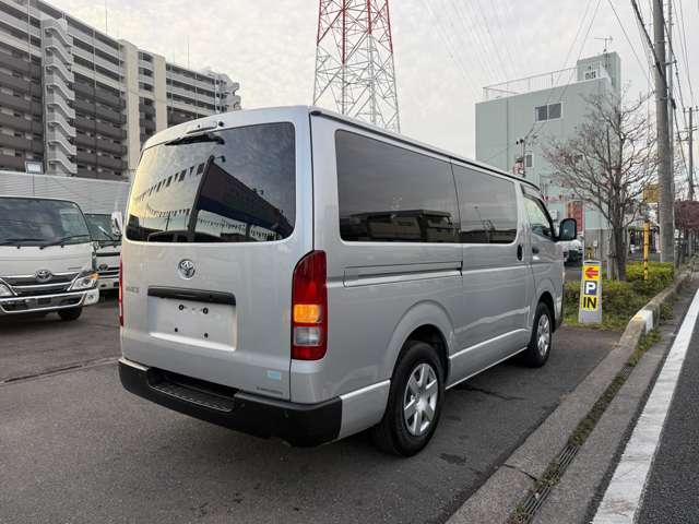 Toyota Hiace Van 9
