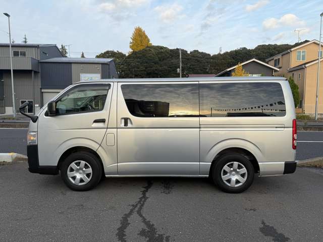 Toyota Hiace Van 10