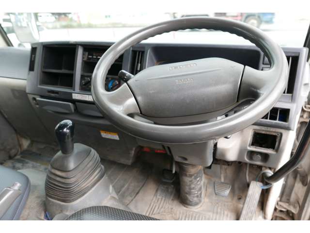 Isuzu Elf 12
