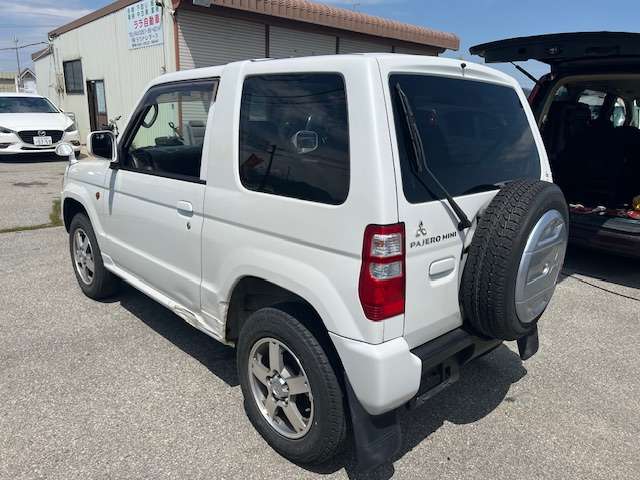 Mitsubishi Pajero Mini 4