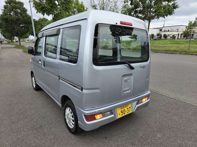Daihatsu Hijet Cargo 4