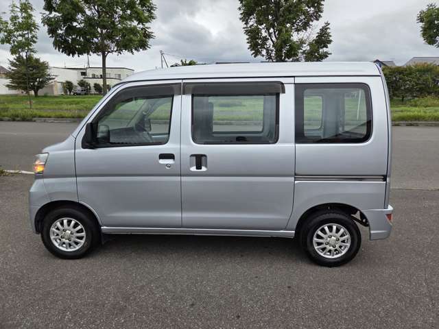 Daihatsu Hijet Cargo 6