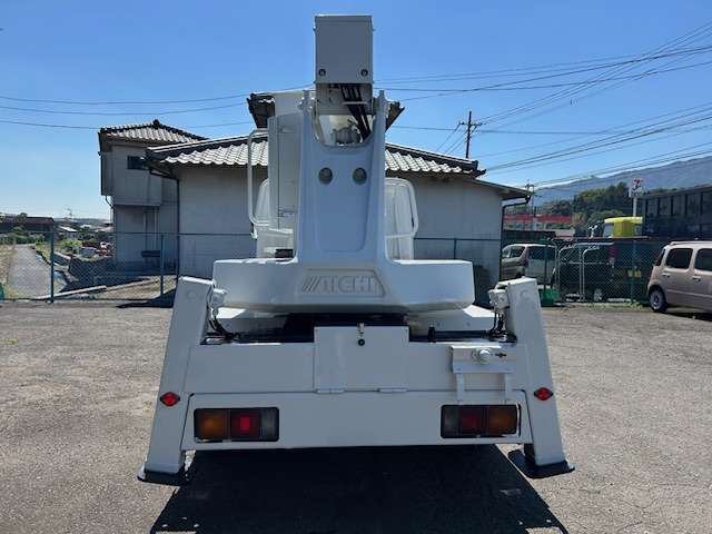Mitsubishi Fuso Canter 9